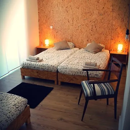 Nineteen Apartment *