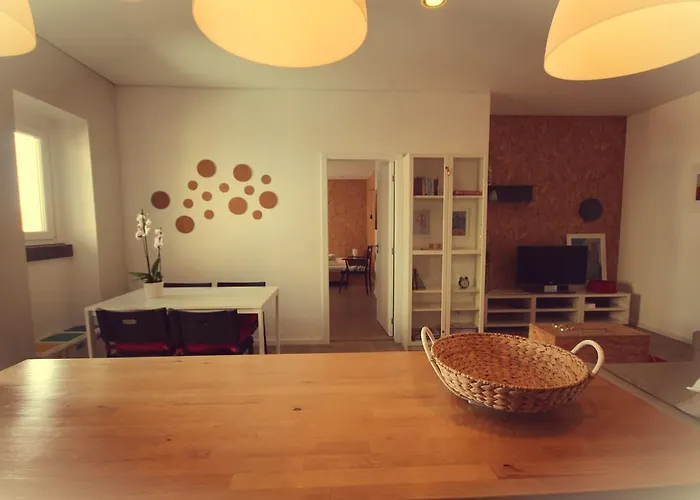 Nineteen Apartment *